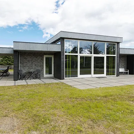 Four-bedroom Holiday In * Hals